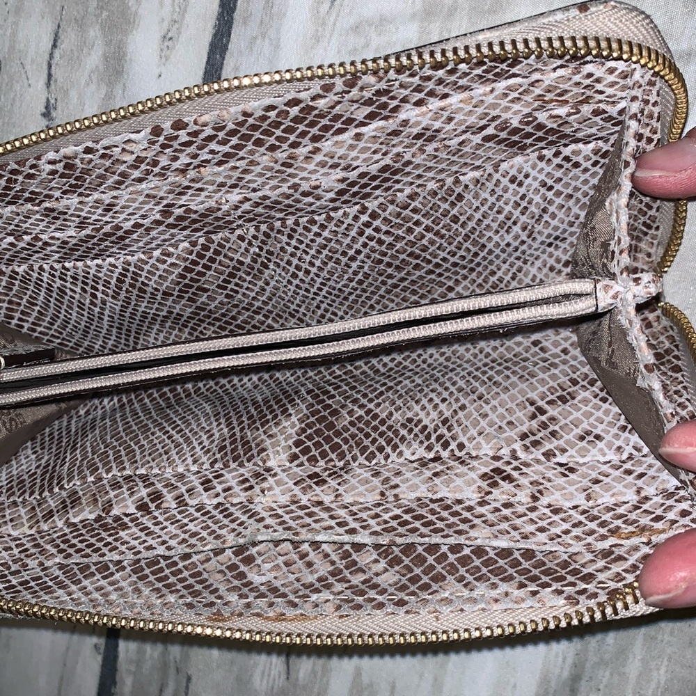 Michael Kors Python Print Wallet. - image 4